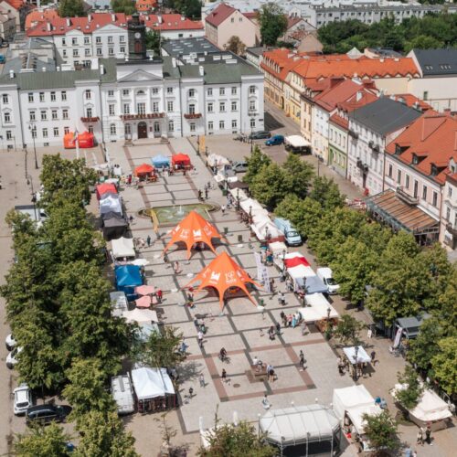 Międzypokoleniowe spotkanie na Starym Rynku