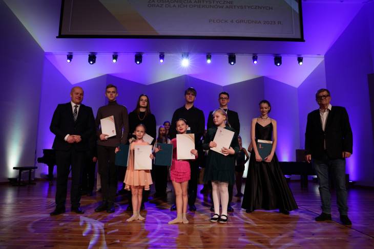 Ubiegłoroczni laureaci podczas gali w Państwowej Szkole Muzycznej w Płocku.