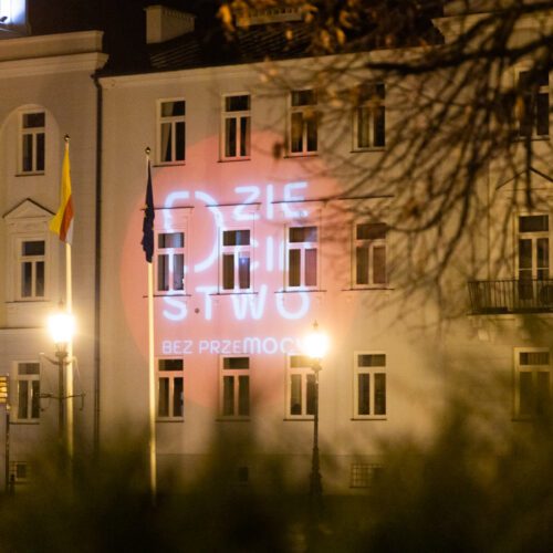 Dzieciństwo mocy bez przemocy