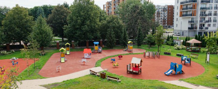 Powiększony zewnętrzny plac zabaw