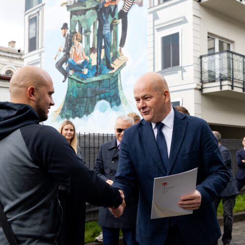 Młodzi lokatorzy wprowadzili się do kamienicy